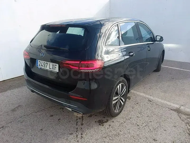 Usado Mercedes B200 150 CV (110 kW) 2022 Negro Monovolumen
