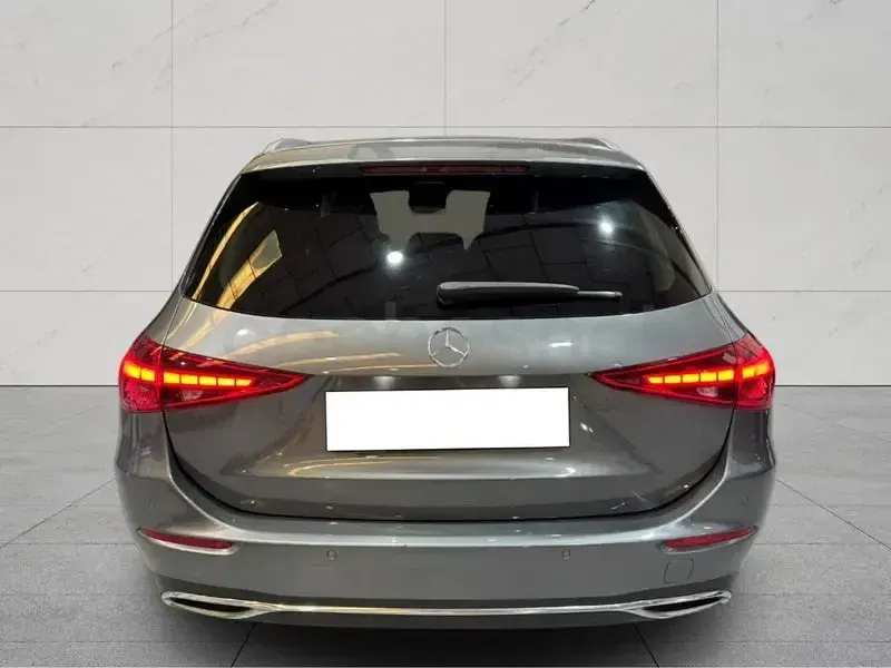 Usado Mercedes C200 163 CV (119 kW) 2022 Gris / plata Familiar