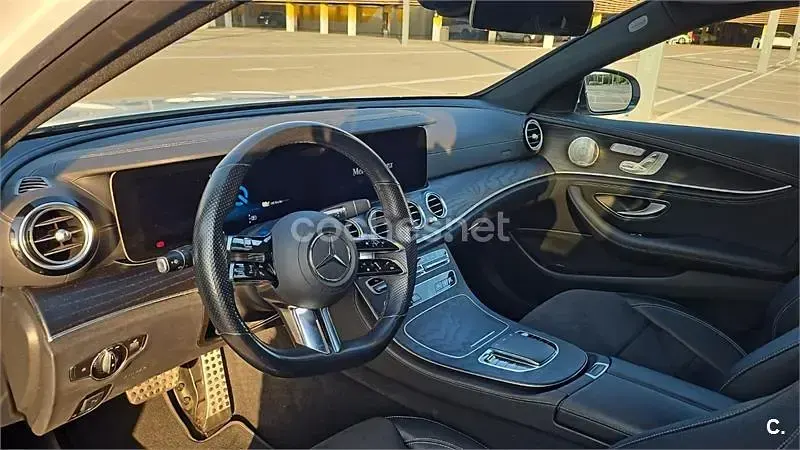 Usado Mercedes E300 320 CV (235 kW) 2021 Blanco Familiar