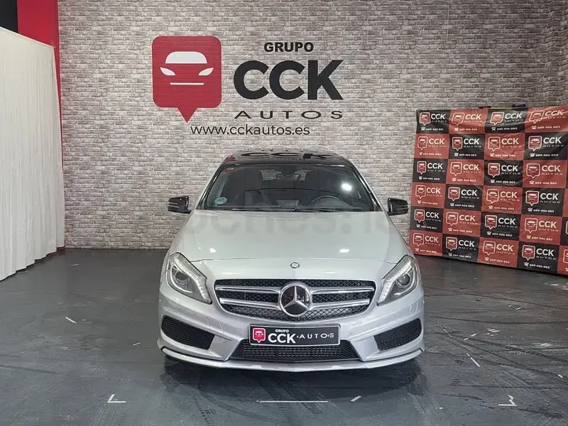 Usado Mercedes A200 AMG line 136 CV (100 kW) 2015 Gris / plata Utilitario