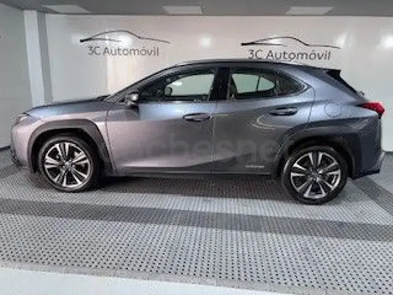 Usado Lexus UX Luxury Line 184 CV (135 kW) 2020 Gris / plata SUV