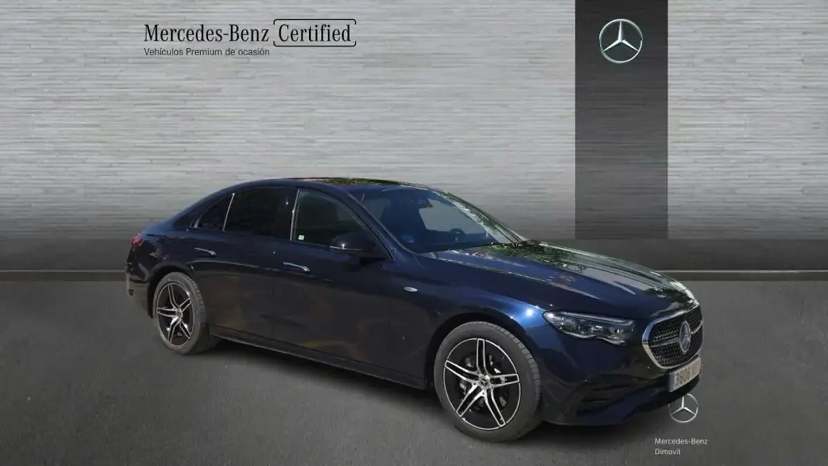 Usado Mercedes E300 313 CV (230 kW) 2025 Gris Berlina
