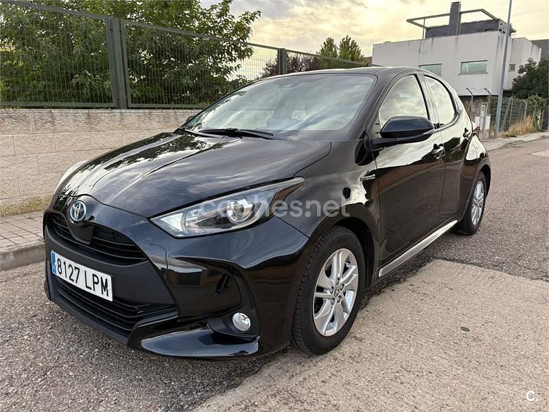 Negro Usado 2021 Toyota Yaris Hybrid Active Berlina | 14.500 € (Buen precio) - Imagen 1/4