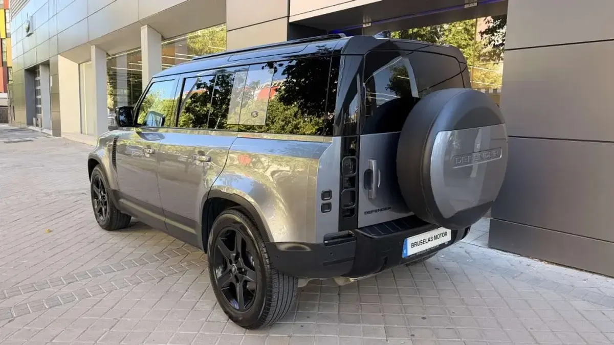 Usado Land Rover Defender SE 249 CV (183 kW) 2023 Gris SUV