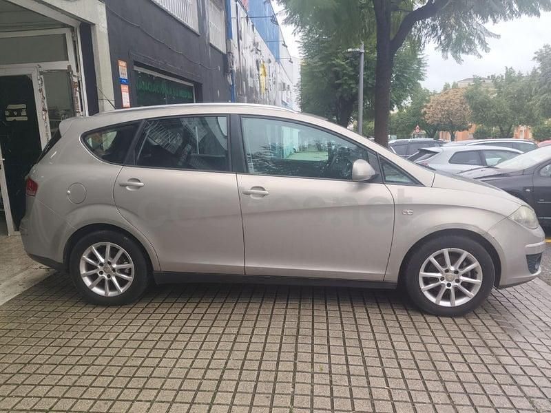 Usado Seat Altea XL Reference 105 CV (77 kW) 2010 Beige Monovolumen