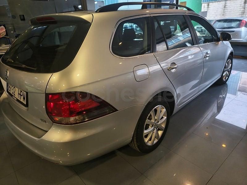 Usado VW Golf VII Advance 105 CV (77 kW) 2013 Gris / plata Familiar
