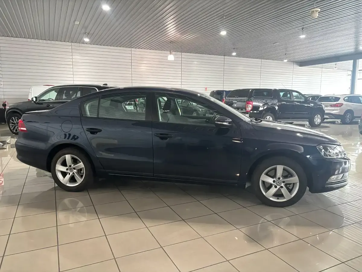 Usado VW Passat Edition 105 CV (77 kW) 2014 Azul Berlina