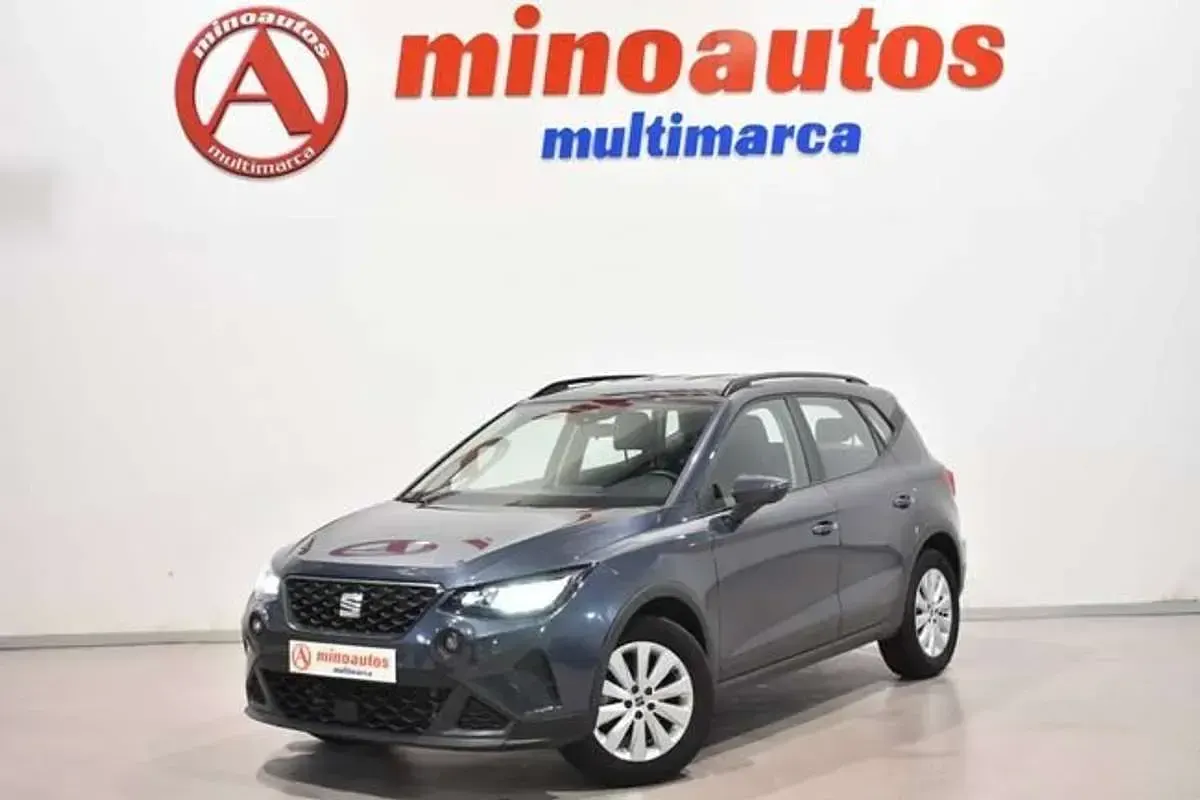 Usado Seat Arona Style 111 CV (81 kW) 2024 Gris SUV
