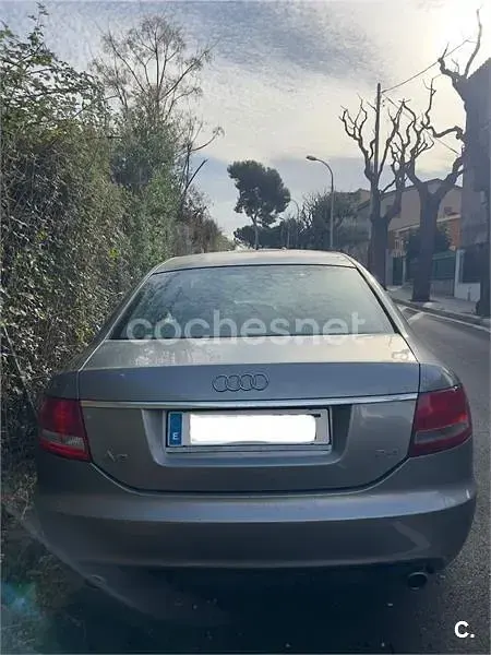 Usado Audi A6 170 CV (125 kW) 2004 Gris / plata Berlina