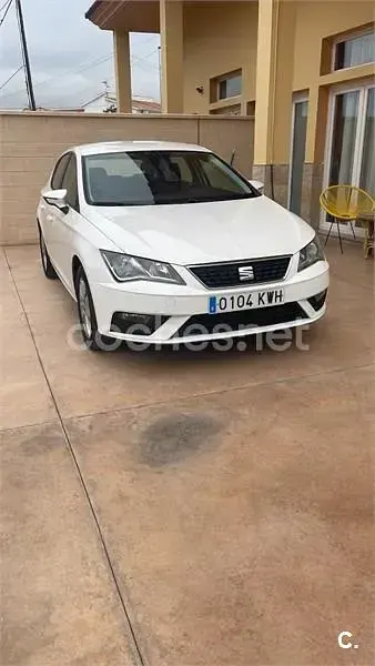 Begagnad Seat Leon Reference 115 HK (84 kW) 2019 Vit Sedan