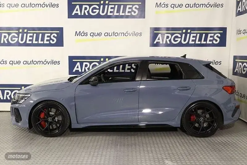 Usado Audi RS3 Sportback 400 CV (294 kW) 2022 Gris Utilitario