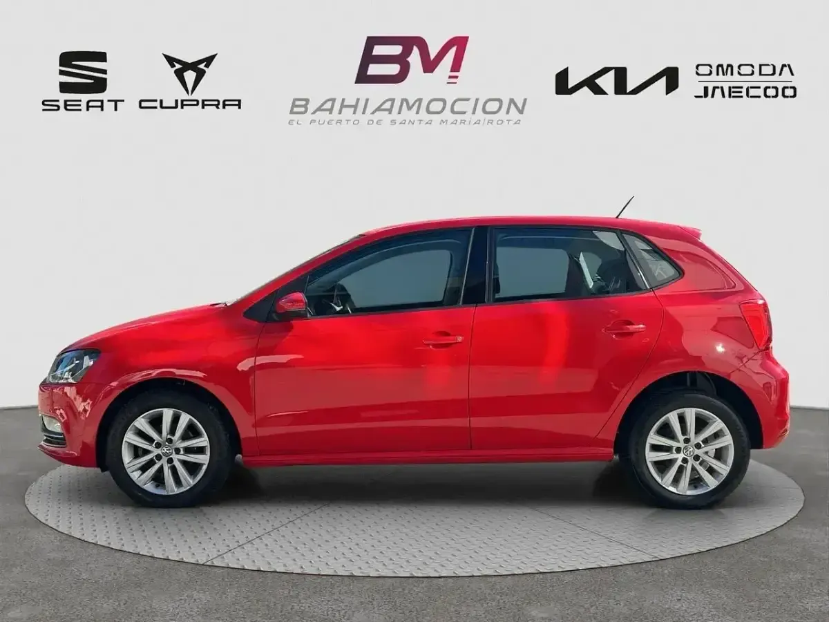 Używany VW Polo Advance 75 KM (55 kW) 2015 Czerwony Sedan/Limuzyna
