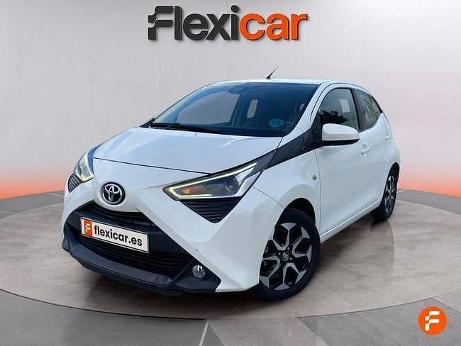 Usado Toyota Aygo x-style 72 CV (52 kW) 2020 Blanco Utilitario