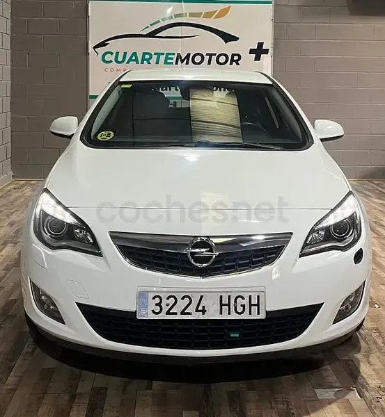 Usado Opel Astra Cosmo 125 CV (91 kW) 2011 Blanco Berlina