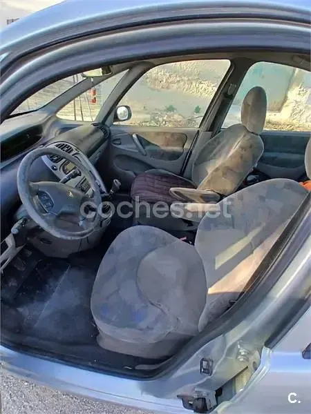 Usado Citroën Xsara Picasso Exclusive 90 CV (66 kW) 2003 Gris / plata Monovolumen