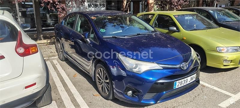 Używany Toyota Avensis Advance 143 KM (105 kW) 2016 Niebieski Sedan/Limuzyna