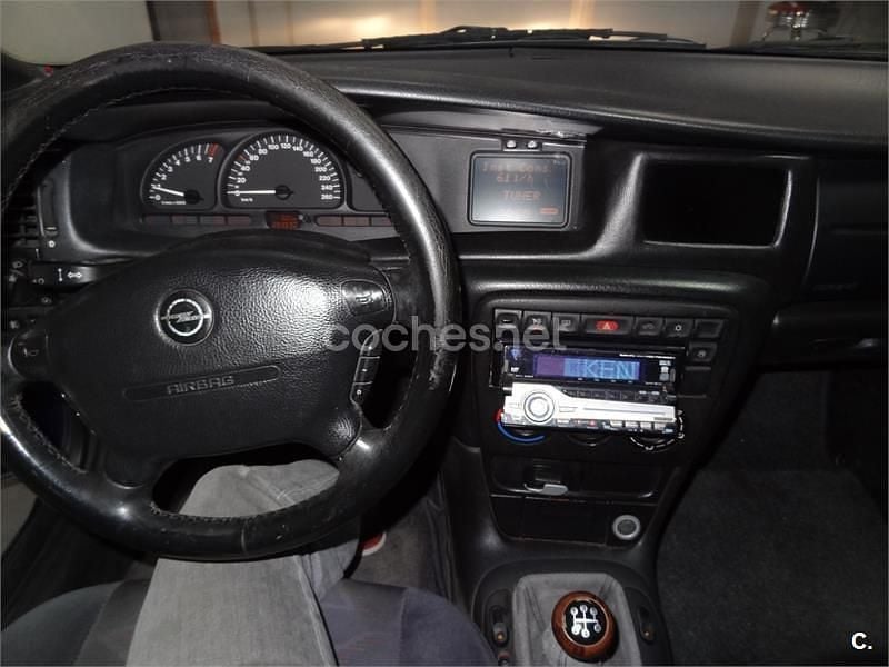 Usado Opel Vectra 170 CV (125 kW) 1996 Azul Berlina
