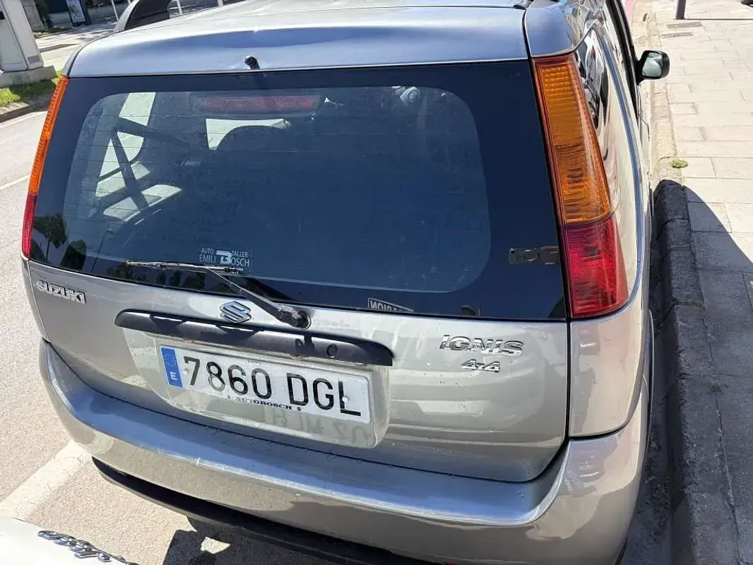 Usado Suzuki Ignis 82 CV (60 kW) 2005 Plateado Utilitario