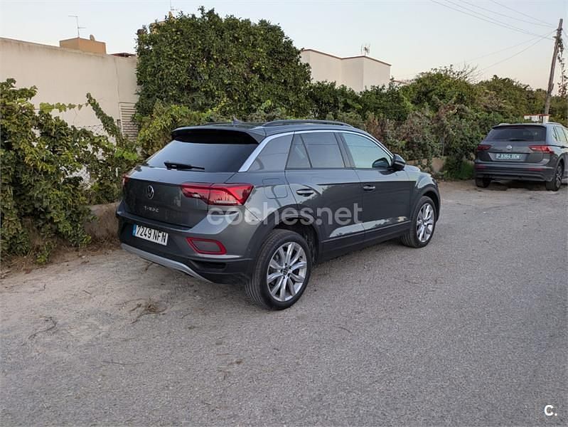 Usado VW T-Roc 150 CV (110 kW) 2025 Gris / plata SUV