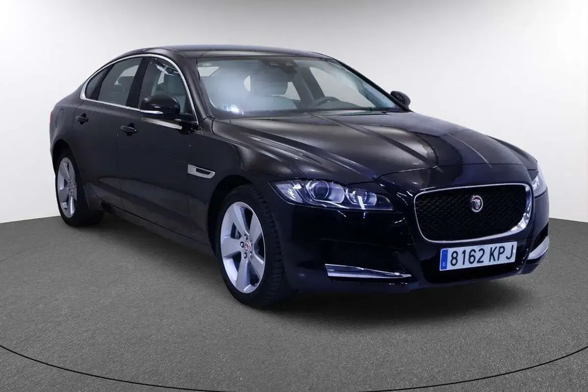 Usado Jaguar XF Prestige 179 CV (131 kW) 2018 Negro Berlina