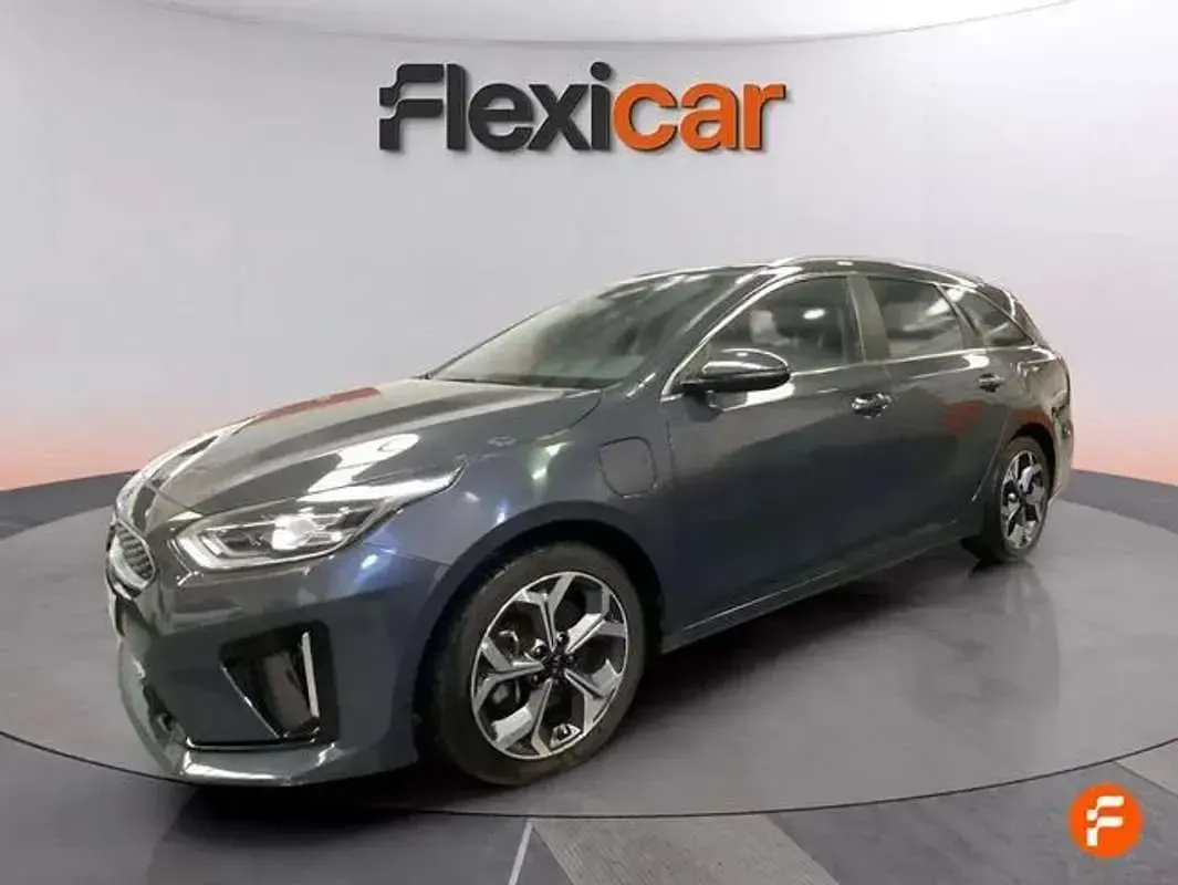 Begagnad Kia Ceed 141 HK (103 kW) 2021 Blå Halvkombi