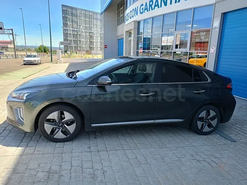 Usado Hyundai Ioniq 141 CV (103 kW) 2022 Gris / plata Utilitario