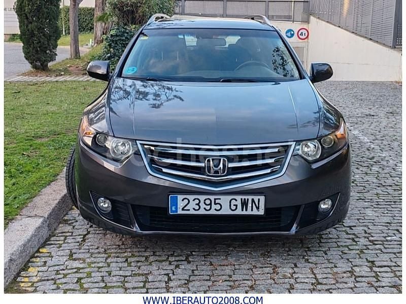 Usado Honda Accord Elegance 156 CV (114 kW) 2010 Gris / plata Familiar