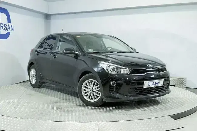 Usado Kia Rio 100 CV (73 kW) 2017 Negro