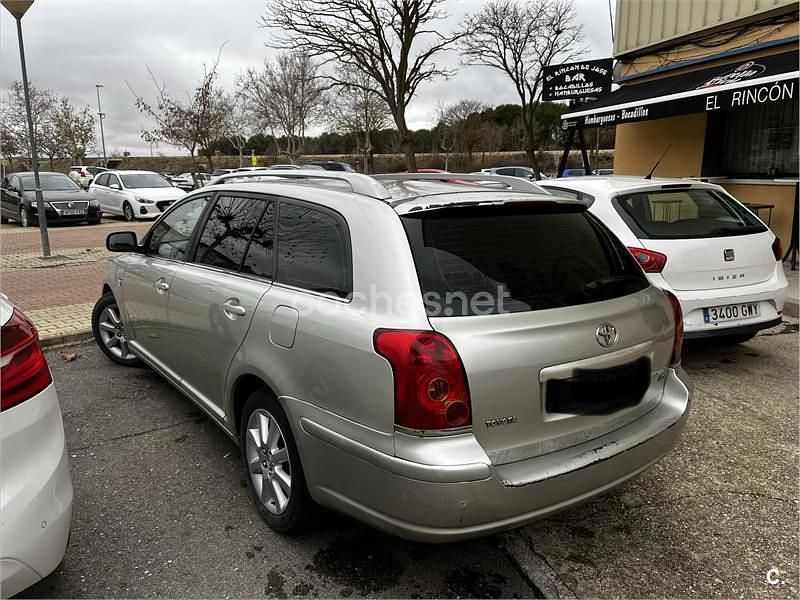 Usado Toyota Avensis Executive 116 CV (85 kW) 2005 Beige Familiar