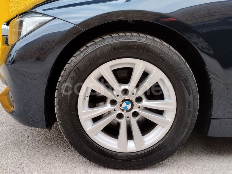 Usado BMW 318 150 CV (110 kW) 2017 Azul Familiar