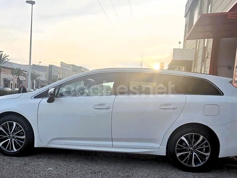 Usado Toyota Avensis Advance 143 CV (105 kW) 2016 Blanco Familiar