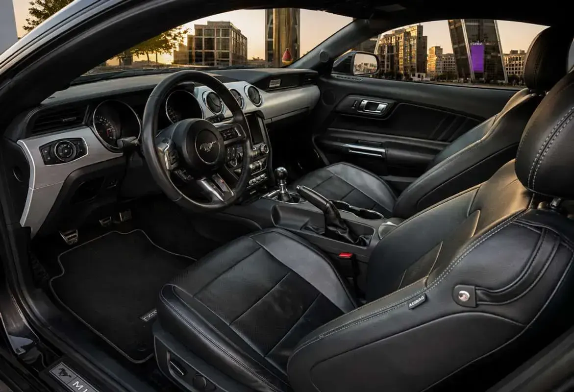 Usado Ford Mustang Fastback 314 CV (230 kW) 2017 Gris Coupe