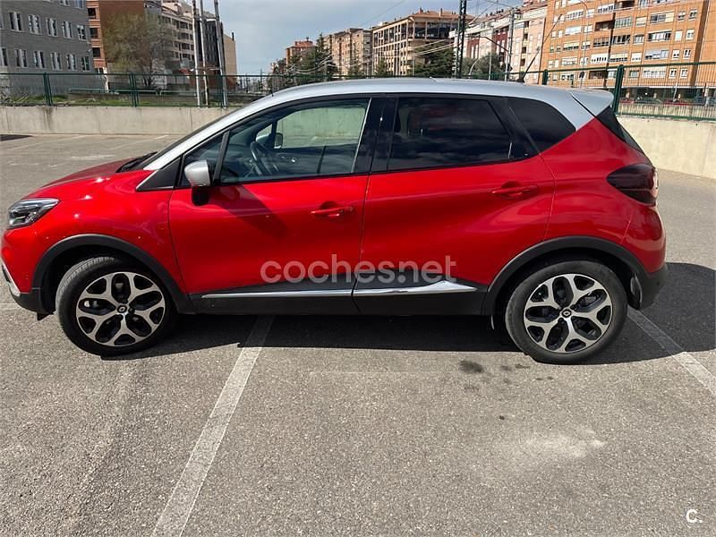Usado Renault Captur Zen 120 CV (88 kW) 2018 Rojo SUV