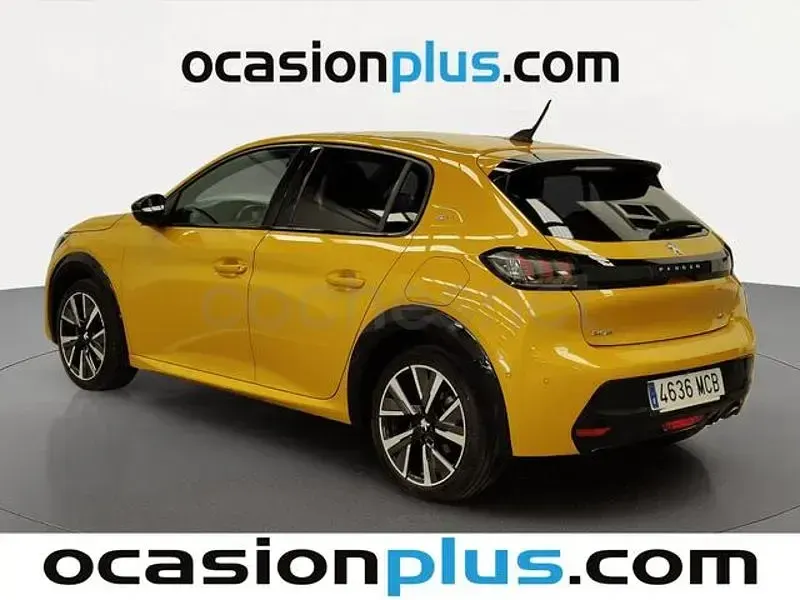 Usado Peugeot 208 GT 100 CV (73 kW) 2022 Amarillo Utilitario