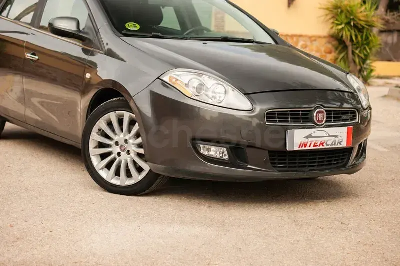 Usado Fiat Bravo Dynamic 105 CV (77 kW) 2008 Gris / plata Utilitario