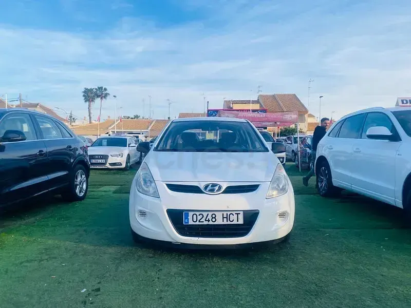 Usado Hyundai i20 Classic 78 CV (57 kW) 2011 Blanco Utilitario
