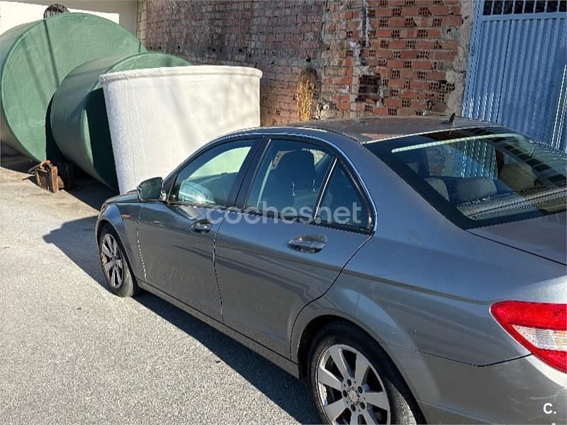Usado Mercedes C200 Classic 122 CV (89 kW) 2008 Gris / plata Berlina