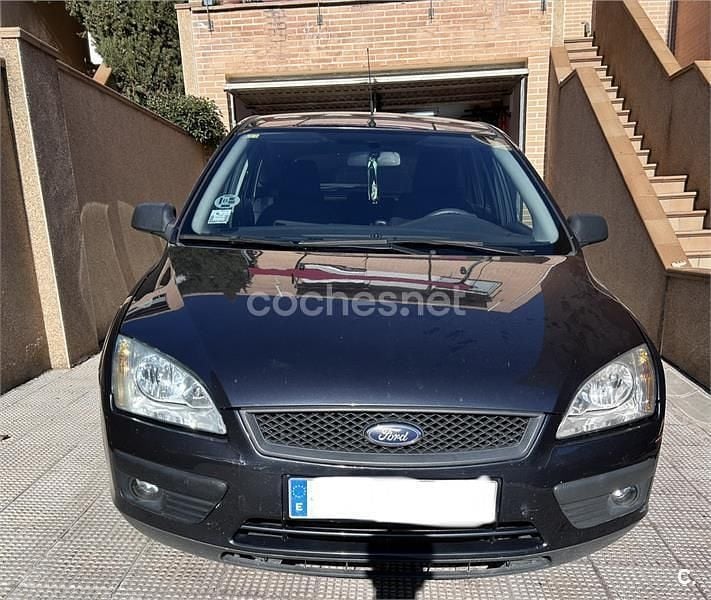 Gris / plata Usado 2007 Ford Focus Trend Berlina | 3690 € (Precio justo) - Imagen 1/4