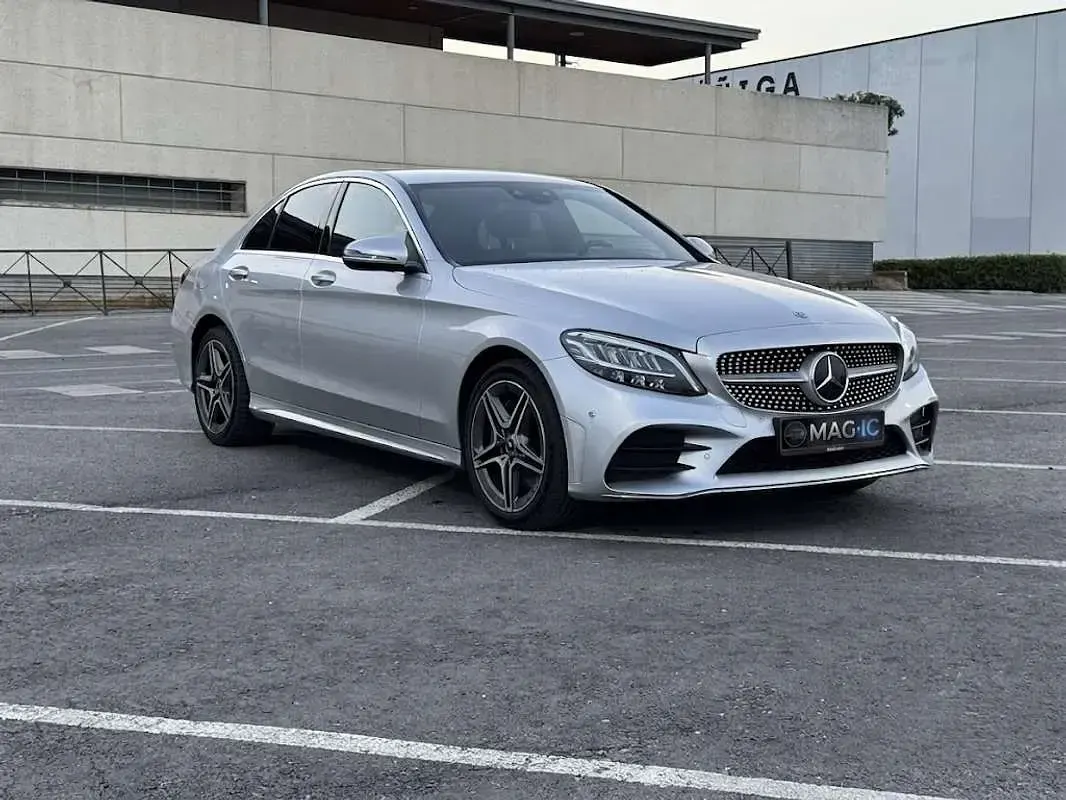 Usado Mercedes C300e 306 CV (225 kW) 2020 Plateado Berlina