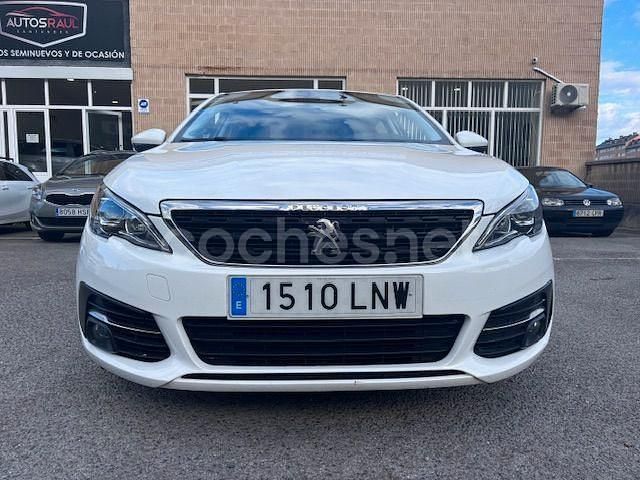 Usado Peugeot 308 Active 130 CV (95 kW) 2021 Blanco Berlina