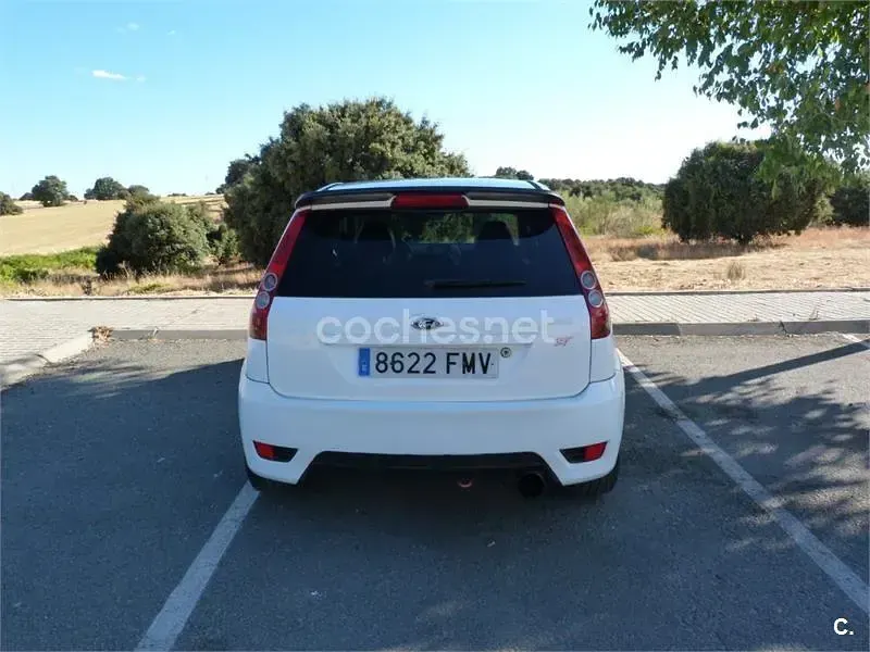 Usado Ford Fiesta ST 150 CV (110 kW) 2007 Blanco Utilitario