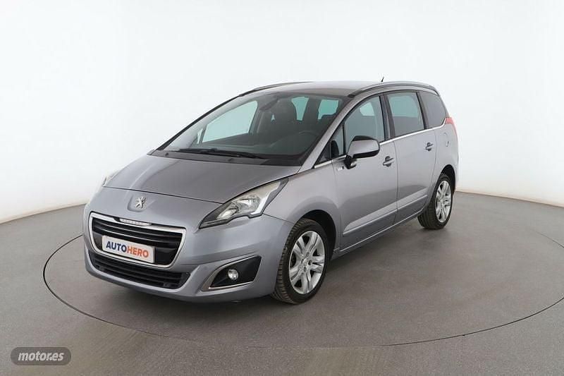 Gris Usado 2016 Peugeot 5008 Style Monovolumen | 10.599 € (Un poco caro) - Imagen 1/3