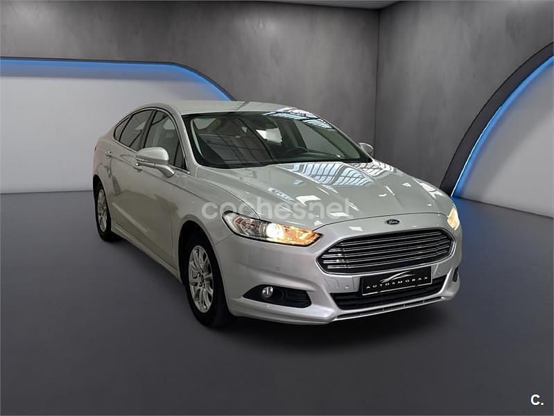 Gris / plata Usado 2018 Ford Mondeo Vignale Berlina | 9800 € (Precio justo) - Imagen 1/4