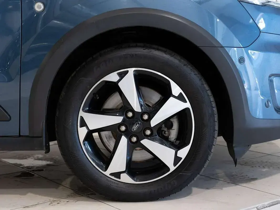 Usado Ford Tourneo Active 120 CV (88 kW) 2021 Azul Monovolumen