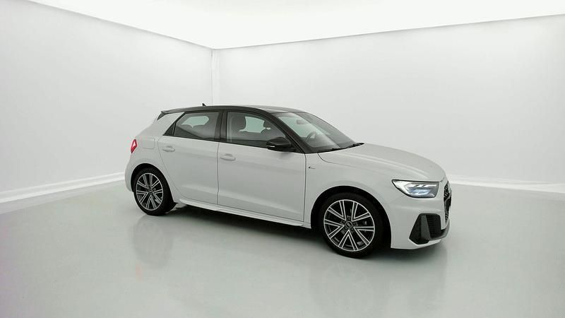 Usado Audi A1 Sportback S-Line 110 CV (80 kW) 2022 Gletscherweis / mythosschwarz Utilitario