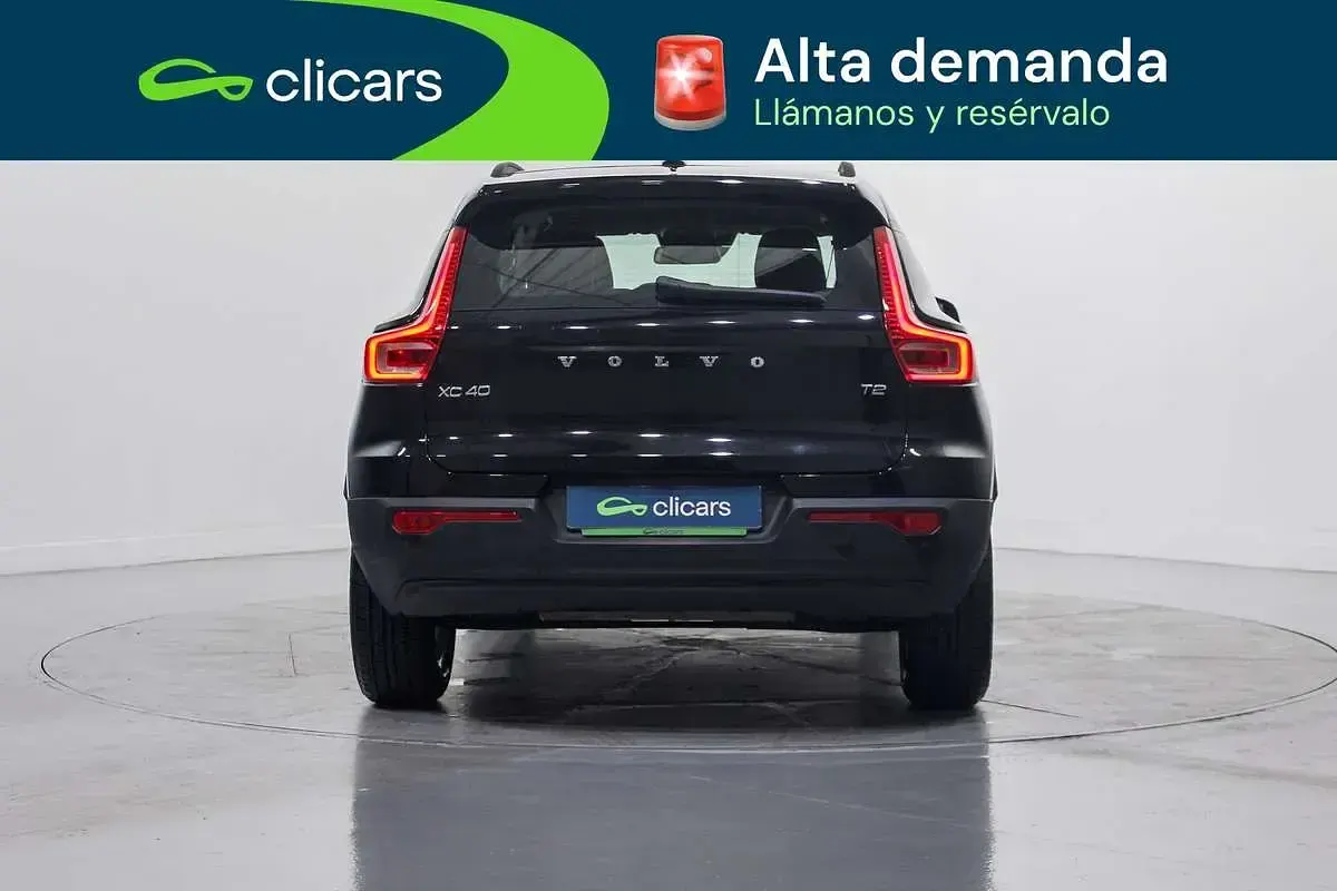 Usado Volvo XC40 Momentum 129 HP (94 kW) 2021 Preto SUV