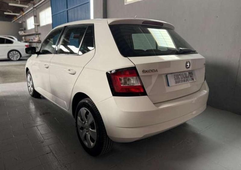 Usado Skoda Fabia Active 75 CV (55 kW) 2018 Blanco Utilitario