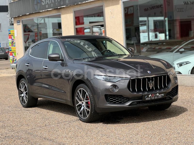 Gris / plata Usado 2017 Maserati Levante SUV | 43.990 € (Un poco caro) - Imagen 1/4