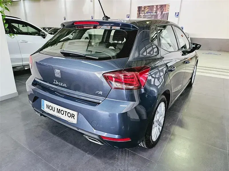 Usado Seat Ibiza FR 115 CV (84 kW) 2025 Gris / plata Utilitario