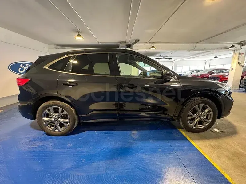Usado Ford Kuga ST-Line 225 CV (165 kW) 2022 Negro SUV
